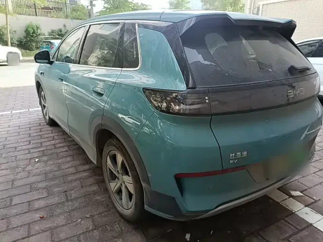 BYD Sealion 05 EV — Фото автомобиля 4