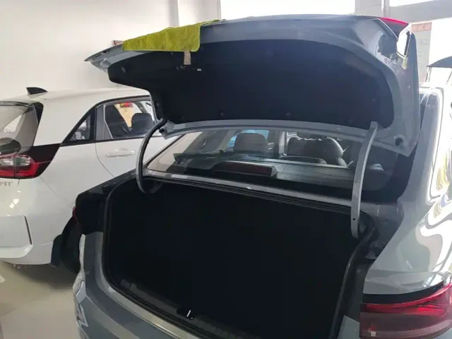 Geely Emgrand — Фото автомобиля 18