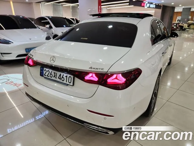 Mercedes-Benz E-Class — Фото автомобиля 2