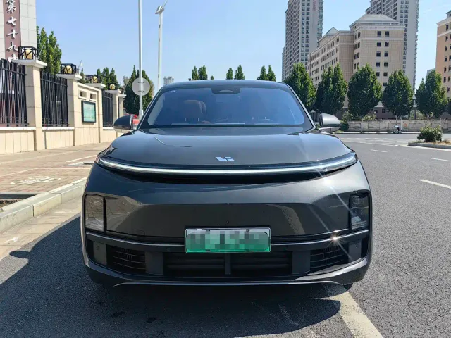 Li Auto L8 — Фото автомобиля 2