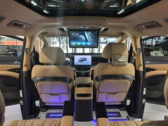 Denza D9 — Фото автомобиля 20