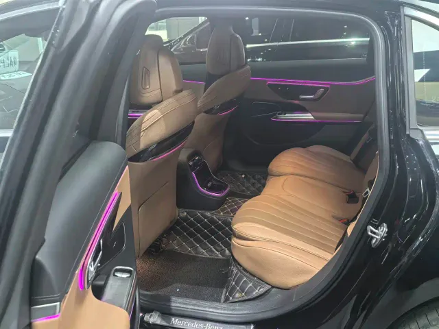 Mercedes-Benz E-Class — Фото автомобиля 8