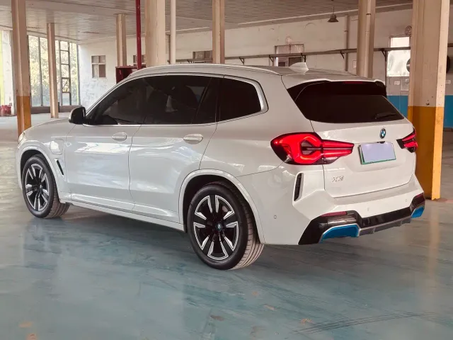 BMW iX3 — Фото автомобиля 6