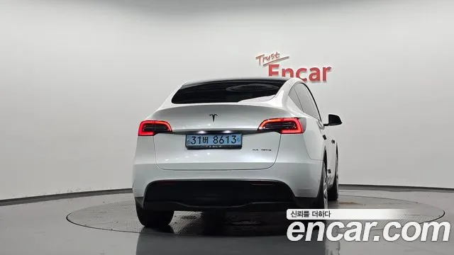 Tesla Model Y — Фото автомобиля 4
