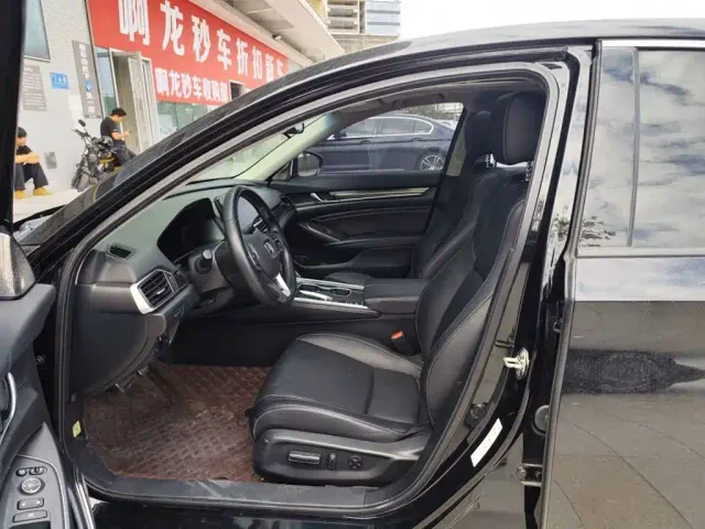 Honda Accord — Фото автомобиля 3