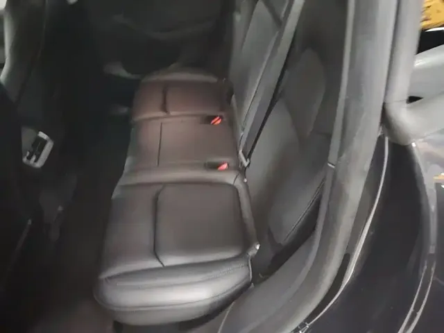 Tesla Model Y — Фото автомобиля 16