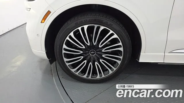 Lincoln Aviator 2nd Gen — Фото автомобиля 5