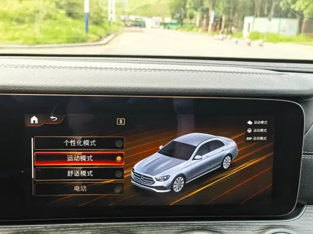 Mercedes-Benz E-Class — Фото автомобиля 21