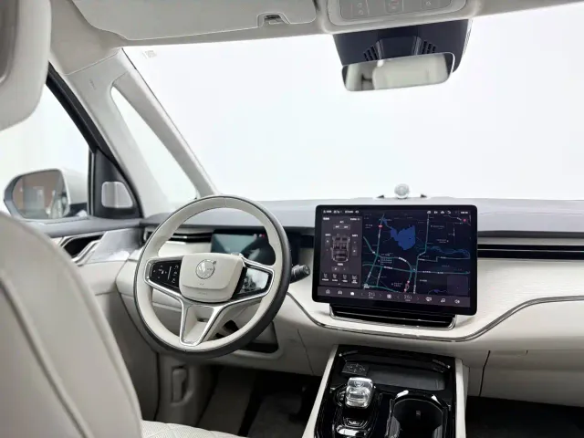 Volvo EM90 — Фото автомобиля 16