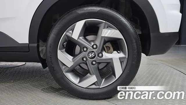 Hyundai Venue — Фото автомобиля 4
