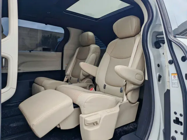 Toyota Sienna — Фото автомобиля 10