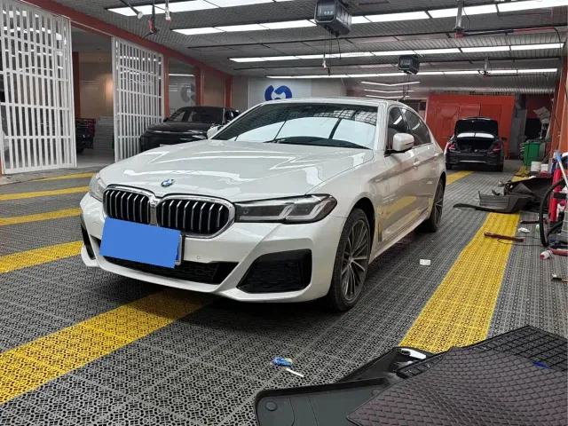 Фотография автомобиля — BMW 5 Series