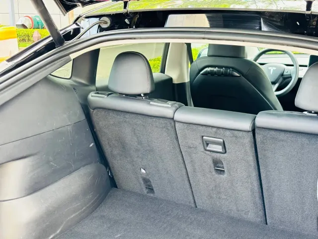 Tesla Model Y — Фото автомобиля 16