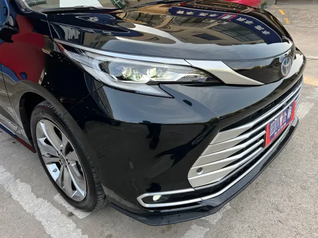 Toyota Sienna — Фото автомобиля 30
