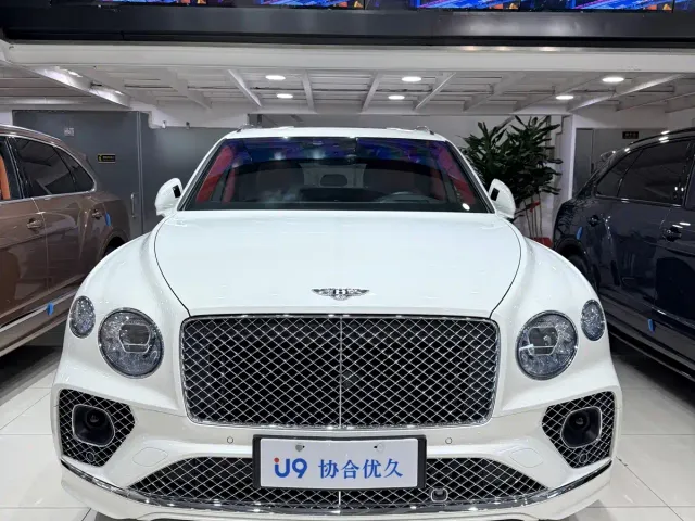 Bentley Bentayga — Фото автомобиля 2