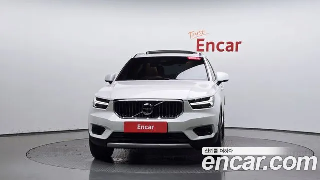 Вольво XC40 B4 Inscription — Фото автомобиля 3
