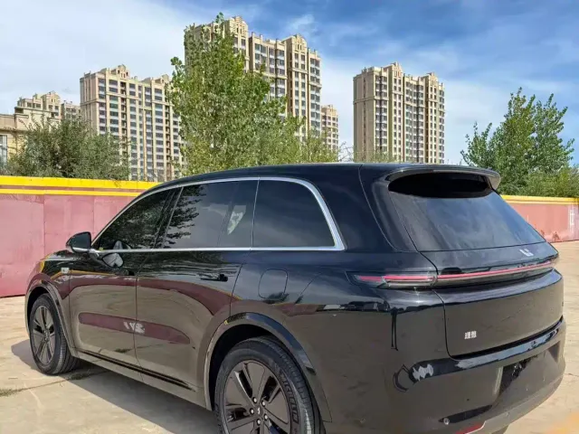Li Auto L8 — Фото автомобиля 3