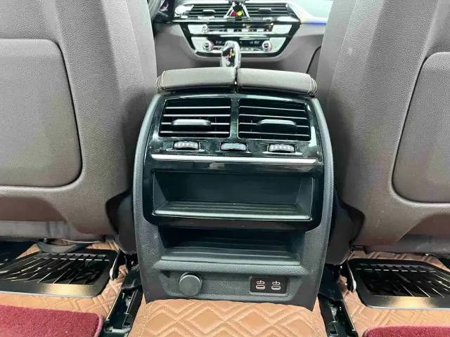 BMW 5 Series — Фото автомобиля 14