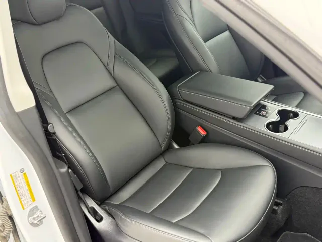 Tesla Model Y — Фото автомобиля 21