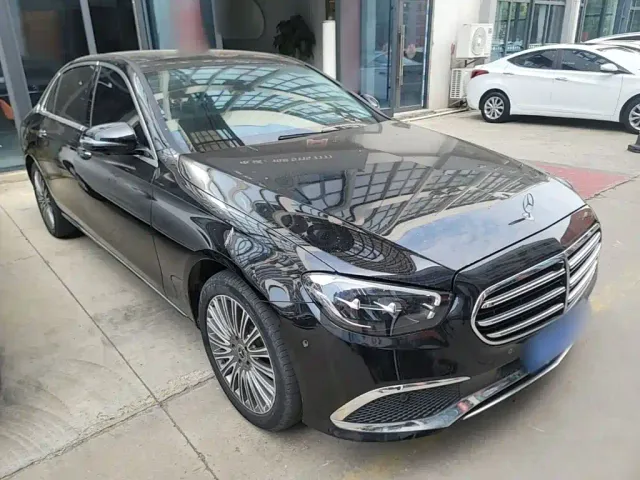 Mercedes-Benz E-Class — Фото автомобиля 3