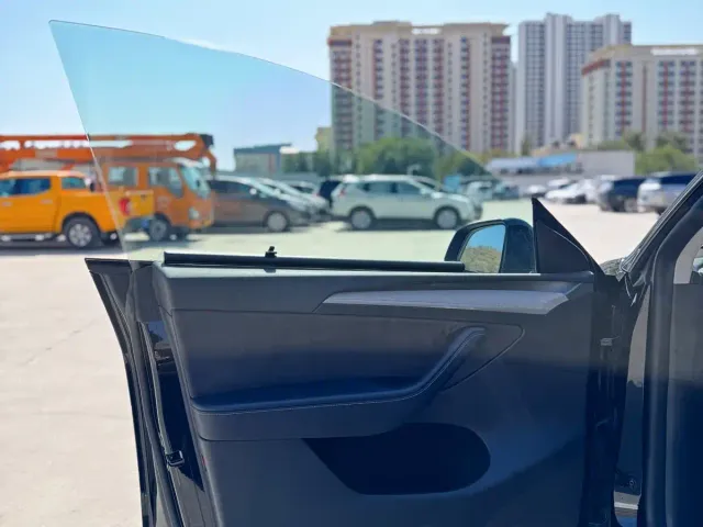 Tesla Model Y — Фото автомобиля 28