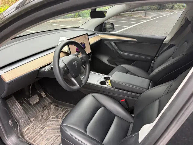 Tesla Model Y — Фото автомобиля 8