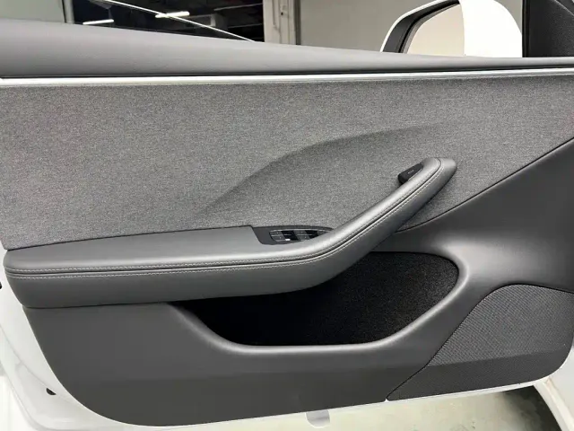 Tesla Model 3 — Фото автомобиля 5