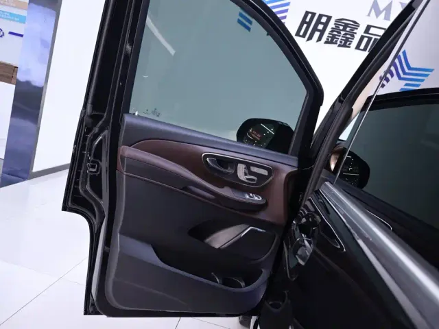 Mercedes-Benz V-Class — Фото автомобиля 18
