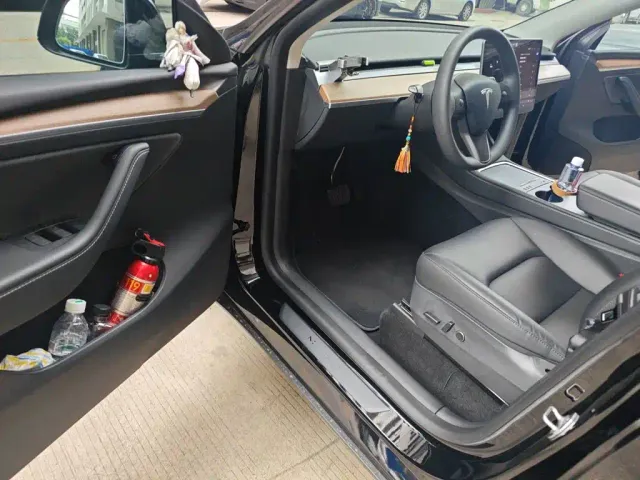 Tesla Model Y — Фото автомобиля 12