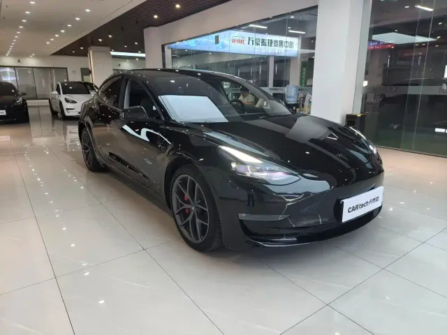 Tesla Model 3 — Фото автомобиля 3