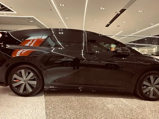 Li Auto i8 — Фото автомобиля 8