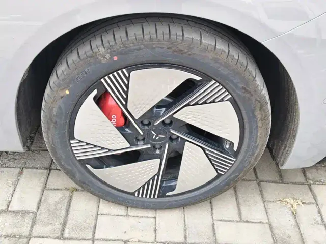 Hongqi EH7 — Фото автомобиля 6