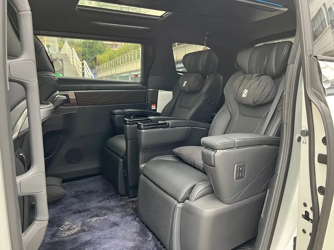 Toyota Alphard 2024 Hybrid 2.5L Prestige Edition — Фото автомобиля 4