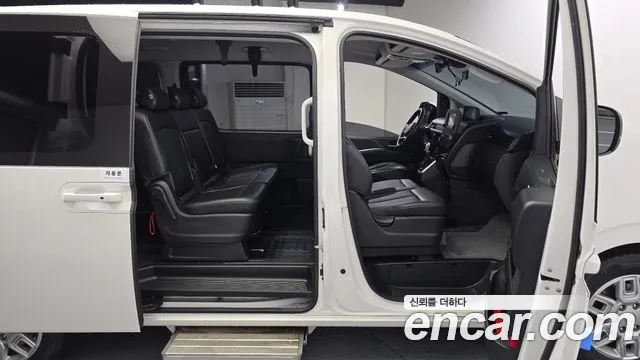 Hyundai Staria Staria L3.5 Инвалидная коляска Подъёмник/Slope — Фото автомобиля 11