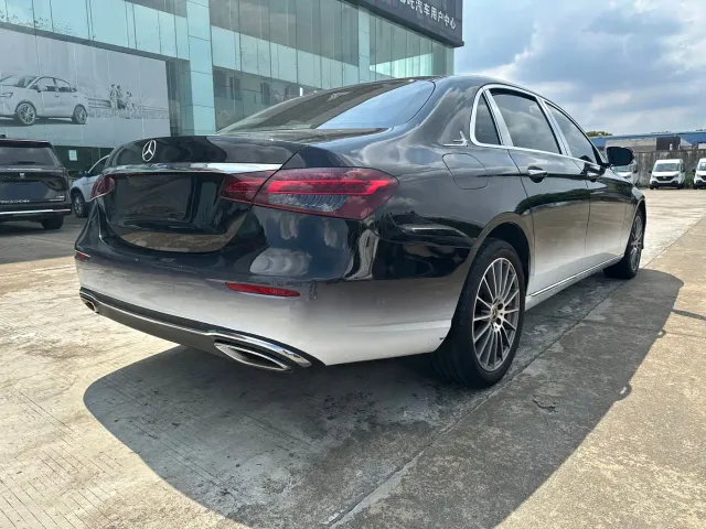 Mercedes-Benz E-Class — Фото автомобиля 11