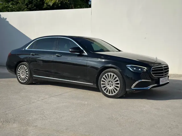 Mercedes-Benz E-Class — Фото автомобиля 3