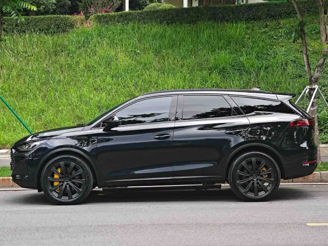 BYD Tang — Фото автомобиля 4