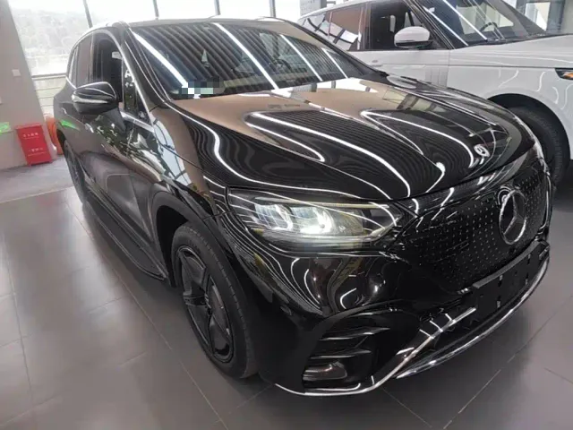 Mercedes-Benz EQE SUV — Фото автомобиля 3