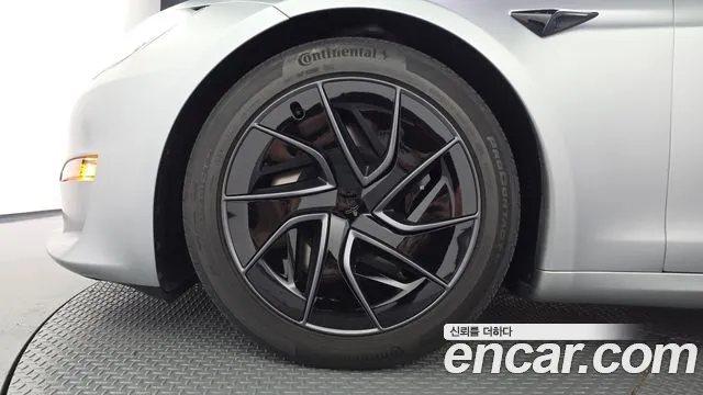 Tesla Model S — Фото автомобиля 5