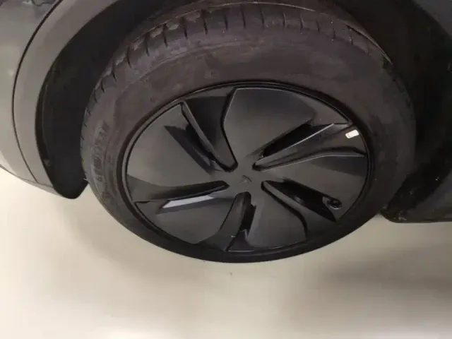 Tesla Model Y — Фото автомобиля 22