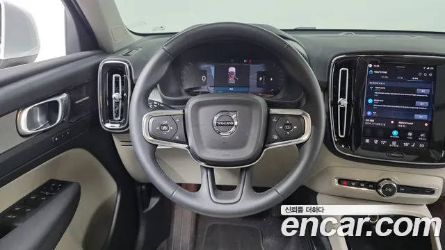 Вольво XC40 B4 Ultimate Bright — Фото автомобиля 13