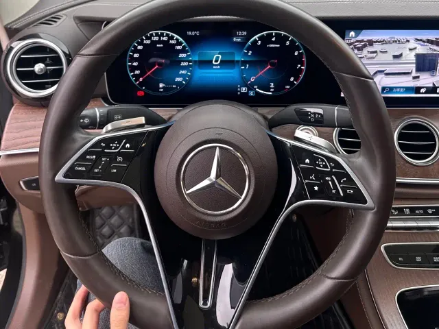 Mercedes-Benz E-Class — Фото автомобиля 13