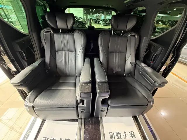 Lexus LM — Фото автомобиля 17