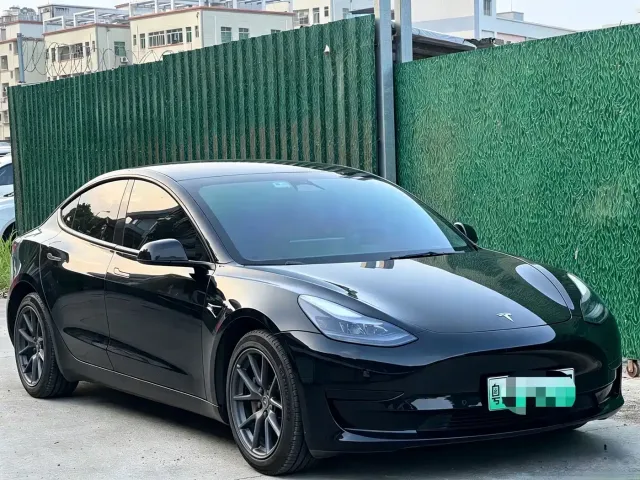 Tesla Model 3 — Фото автомобиля 2
