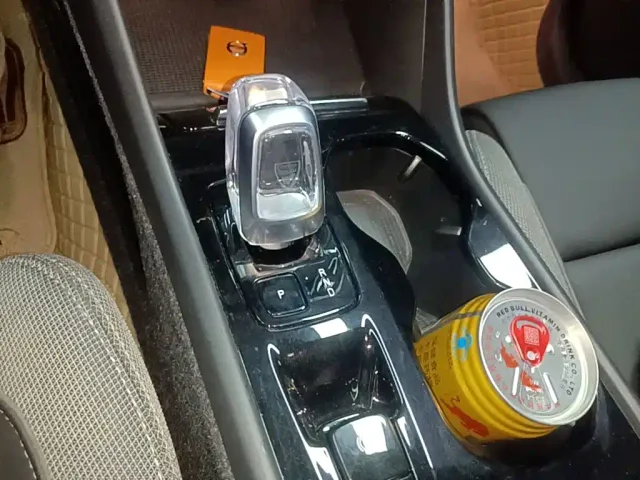 Volvo XC40 — Фото автомобиля 13