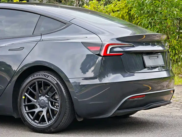 Tesla Model 3 — Фото автомобиля 11