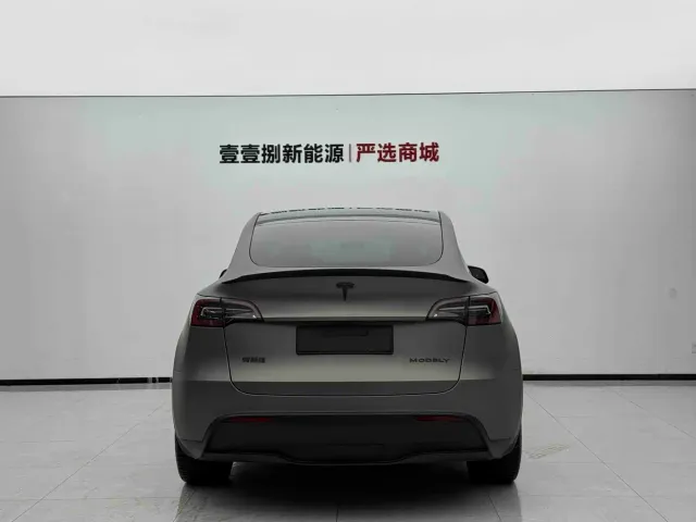 Tesla Model Y — Фото автомобиля 9