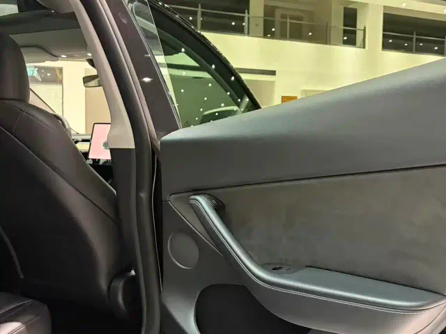 Tesla Model Y — Фото автомобиля 15