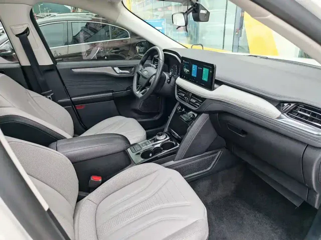Ford Escape — Фото автомобиля 18