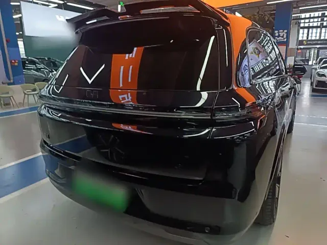 Li Auto L8 — Фото автомобиля 5